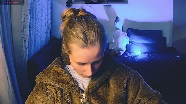 Snapshot of KatiKate chatting on December 2, 8:11 pm KatiKate online show from December 2, 8:11 pm
