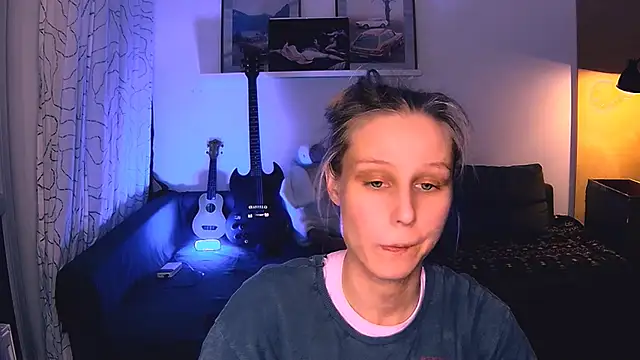 Snapshot of KatiKate chatting on December 3, 8:17 pm KatiKate online show from December 3, 8:17 pm