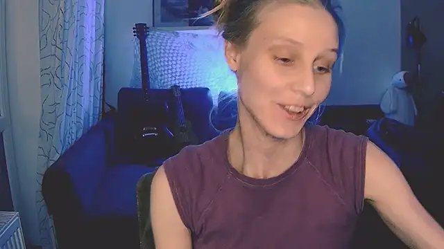 Snapshot of KatiKate chatting on December 6, 7:56 pm KatiKate online show from December 6, 7:56 pm