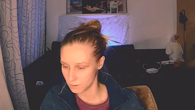 Snapshot of KatiKate chatting on December 7, 9:00 pm KatiKate online show from December 7, 9:00 pm