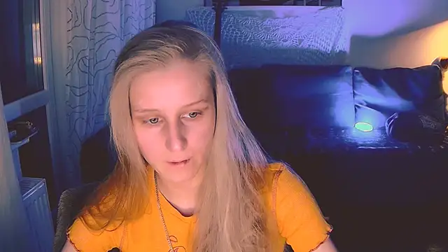 Snapshot of KatiKate chatting on December 8, 3:45 pm KatiKate online show from December 8, 3:45 pm