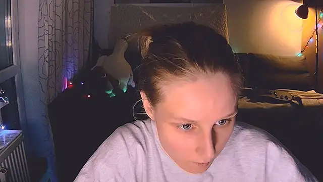 Snapshot of KatiKate chatting on December 17, 4:53 pm KatiKate online show from December 17, 4:53 pm