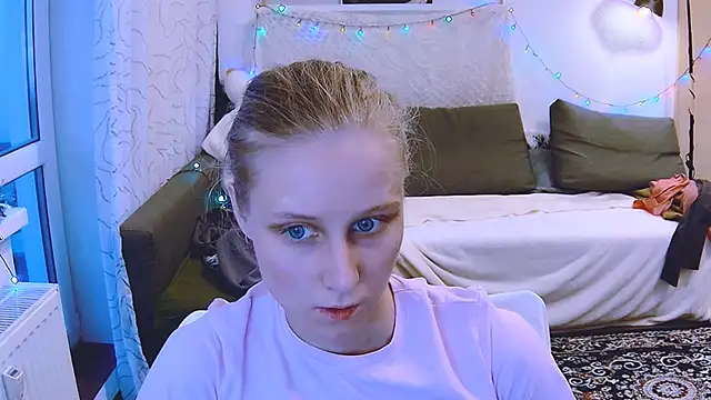 Snapshot of KatiKate chatting on December 21, 12:59 pm KatiKate online show from December 21, 12:59 pm
