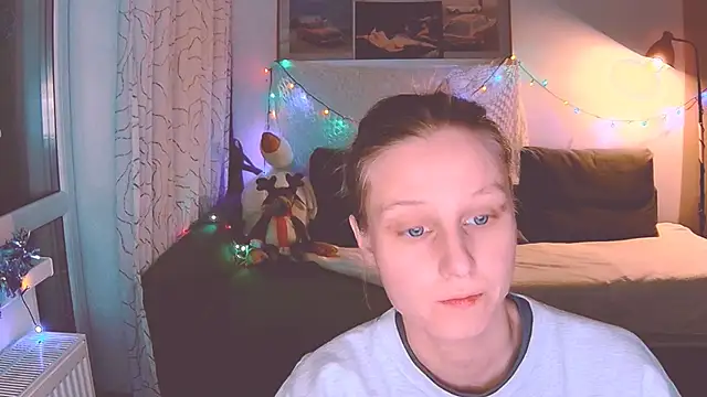 Snapshot of KatiKate chatting on December 23, 4:28 pm KatiKate online show from December 23, 4:28 pm