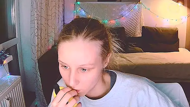 Snapshot of KatiKate chatting on December 23, 7:30 pm KatiKate online show from December 23, 7:30 pm