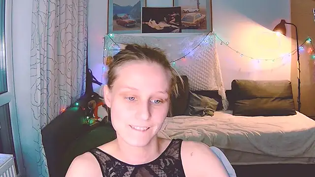 Snapshot of KatiKate chatting on December 23, 10:33 pm KatiKate online show from December 23, 10:33 pm