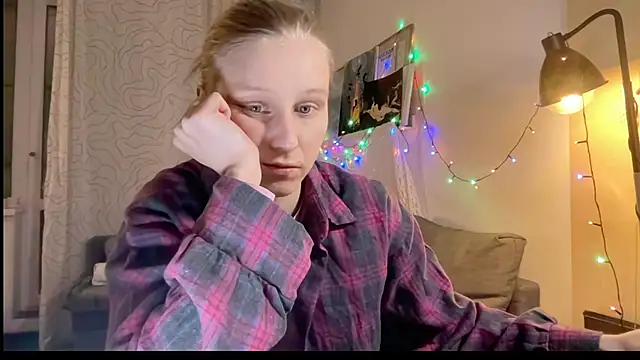 Snapshot of KatiKate chatting on February 9, 9:06 pm KatiKate online show from February 9, 9:06 pm
