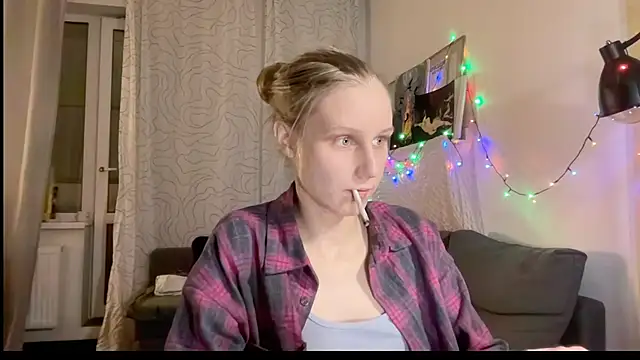 Snapshot of KatiKate chatting on February 10, 12:08 am KatiKate online show from February 10, 12:08 am