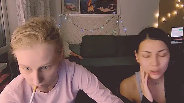 Snapshot of KatiKate chatting on February 17, 11:42 pm KatiKate online show from February 17, 11:42 pm