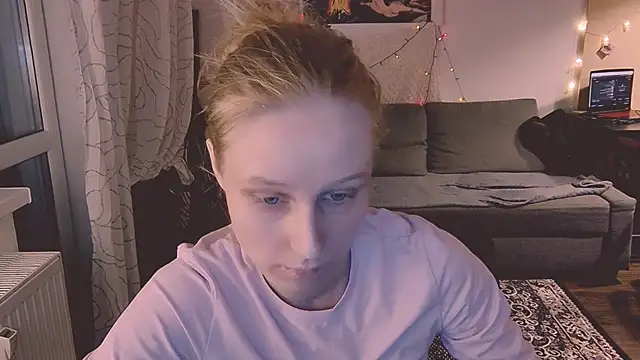 Snapshot of KatiKate chatting on February 18, 3:54 pm KatiKate online show from February 18, 3:54 pm