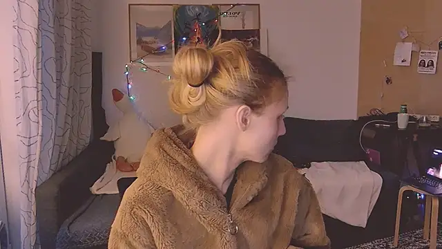Snapshot of KatiKate chatting on February 21, 3:21 pm KatiKate online show from February 21, 3:21 pm