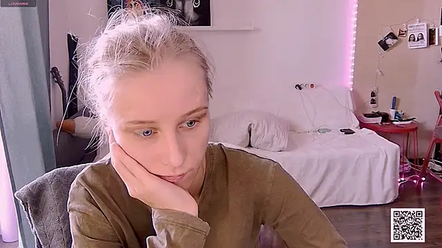 Snapshot of KatiKate chatting on September 9, 11:10 am KatiKate online show from September 9, 11:10 am