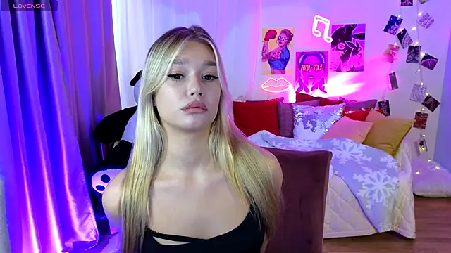 Snapshot of BattyMelody chatting on October 1, 1:06 pm BattyMelody online show from October 1, 1:06 pm