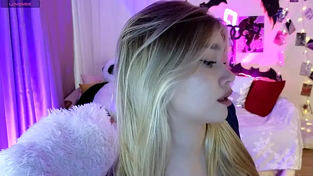 Snapshot of BattyMelody chatting on October 31, 10:16 am BattyMelody online show from October 31, 10:16 am