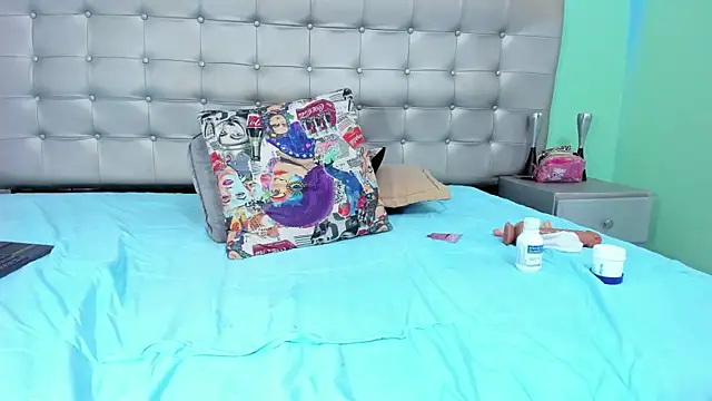 Snapshot of selena_castillo chatting on January 15, 5:19 am selena castillo online show from January 15, 5:19 am