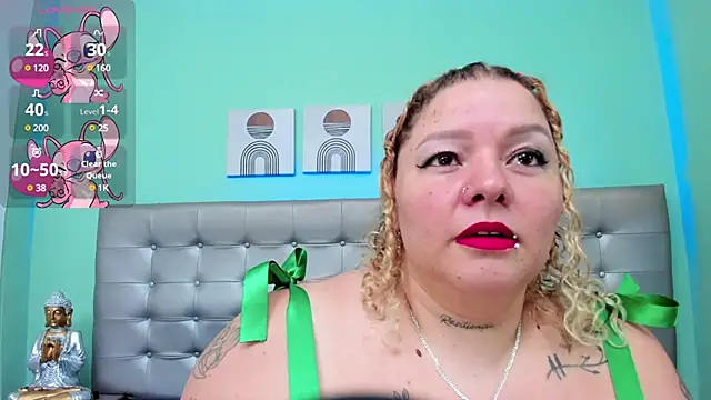 Snapshot of selena_castillo chatting on March 18, 3:53 am selena castillo online show from March 18, 3:53 am