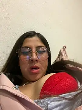 Snapshot of girl_anni chatting on January 26, 12:05 am girl anni online show from January 26, 12:05 am