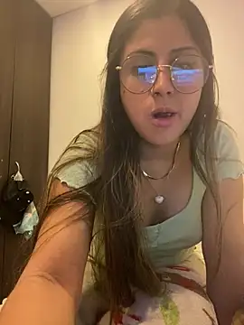 Snapshot of girl_anni chatting on January 28, 2:43 am girl anni online show from January 28, 2:43 am