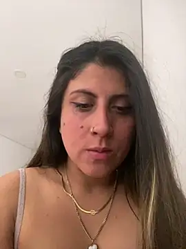 Snapshot of girl_anni chatting on January 28, 8:58 pm girl anni online show from January 28, 8:58 pm