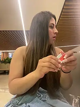 Snapshot of girl_anni chatting on February 4, 5:01 pm girl anni online show from February 4, 5:01 pm