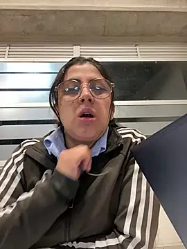 Snapshot of girl_anni chatting on March 13, 1:43 am girl anni online show from March 13, 1:43 am