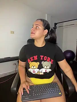 Snapshot of Violetrousse chatting on October 4, 4:49 pm Violetrousse online show from October 4, 4:49 pm