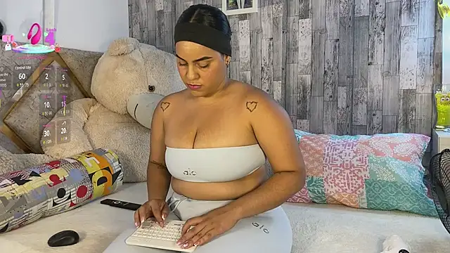 Snapshot of Violetrousse chatting on October 23, 8:29 pm Violetrousse online show from October 23, 8:29 pm