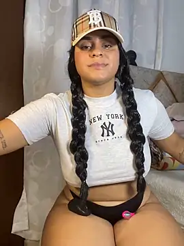 Snapshot of Violetrousse chatting on November 8, 8:29 pm Violetrousse online show from November 8, 8:29 pm