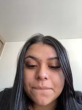 alissonfernandez  online show from January 12, 2:19 pm