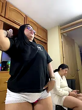 alissonfernandez  online show from October 16, 11:22 am