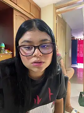 alissonfernandez  online show from October 18, 4:30 pm