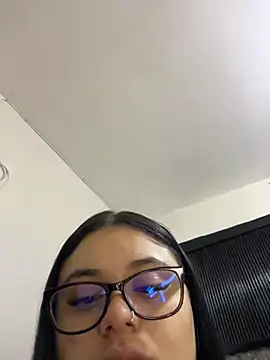 alissonfernandez  online show from May 6, 11:15 am