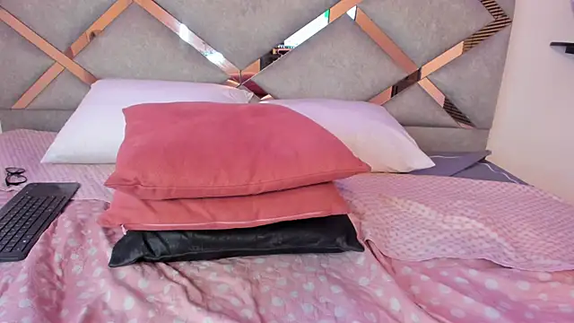 marian pinzon online show from February 28, 8:53 am