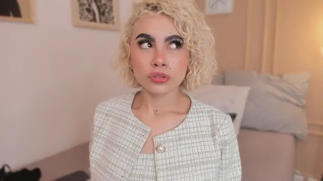 Snapshot of marian_pinzon chatting on February 18, 7:10 pm marian pinzon online show from February 18, 7:10 pm