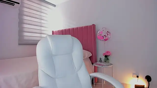 Ninamirley online show from December 14, 1:05 pm