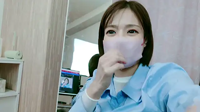 Snapshot of RYOKO_desu chatting on February 5, 11:44 am RYOKO desu online show from February 5, 11:44 am