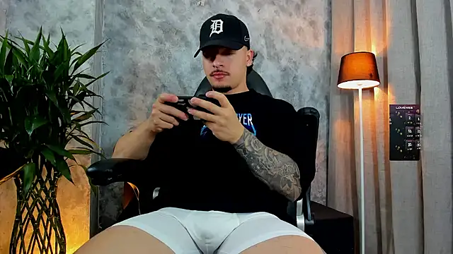 boyc022  online show from November 28, 12:35 am