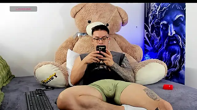 boyc022  online show from January 18, 2:37 am