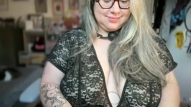 Snapshot of MimiParis chatting on January 13, 10:36 am MimiParis online show from January 13, 10:36 am