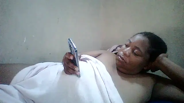 Snapshot of bustyboobs6 chatting on January 7, 7:33 am bustyboobs6 online show from January 7, 7:33 am