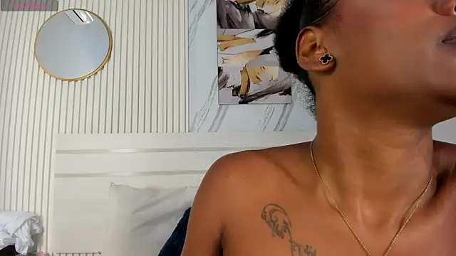 Snapshot of Sara_Lewwis chatting on October 8, 11:30 am Sara Lewwis online show from October 8, 11:30 am