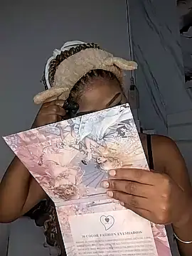 Snapshot of Sara_Lewwis chatting on October 16, 11:11 am Sara Lewwis online show from October 16, 11:11 am