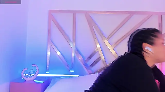 Carolina Evanss online show from October 9, 11:30 am