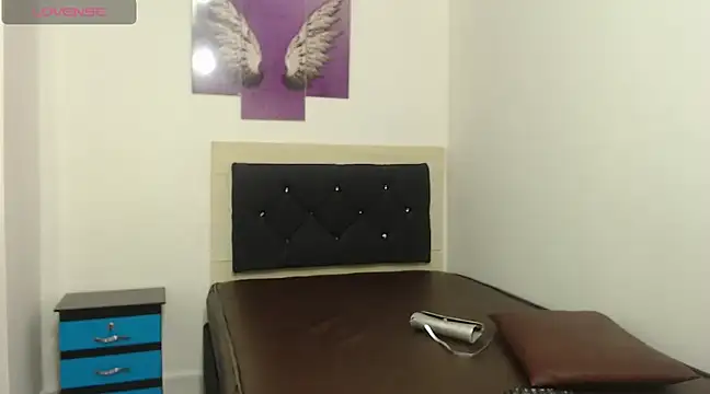 lucianadolll online show from December 6, 11:57 pm