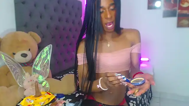 lucianadolll online show from December 5, 7:21 pm