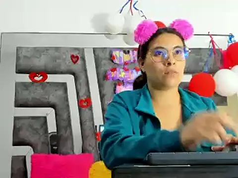 Snapshot of Salome_Moonn chatting on February 15, 1:21 am Salome Moonn online show from February 15, 1:21 am
