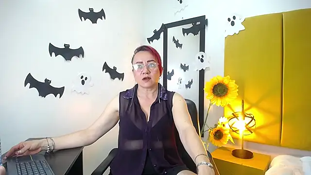 Lupiita223 online show from October 28, 1:03 pm