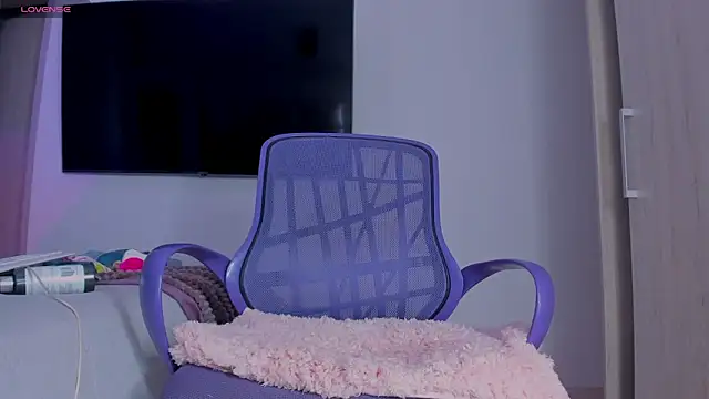 licky lu online show from December 9, 7:39 am