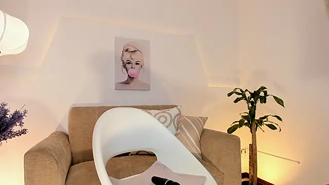 Snapshot of Catvalentine_ chatting on February 21, 8:48 am Catvalentine online show from February 21, 8:48 am