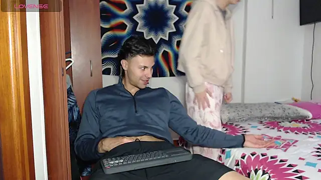 Snapshot of AshleyandTyler chatting on December 23, 2:07 pm AshleyandTyler online show from December 23, 2:07 pm